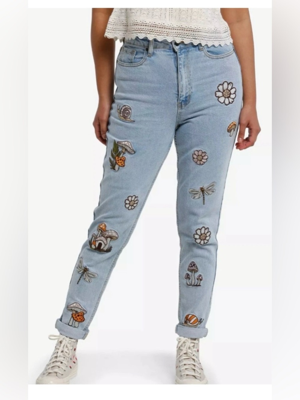 Hot Topic Light Indigo Boho Mushroom & Flower Embroidered Mom Jeans Size 7